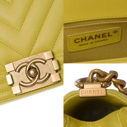 CHANEL Boy Old Medium shoulder bag in Yellow quilted herringbone leather, MGHW