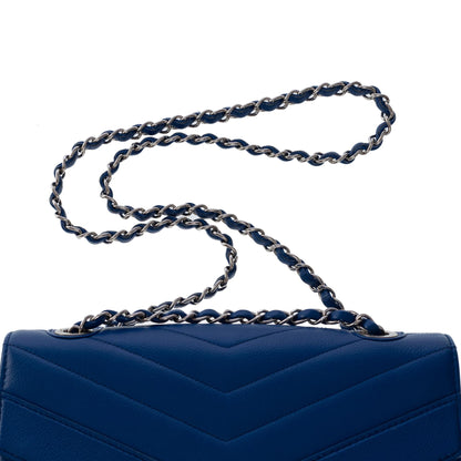 CHANEL Classic shoulder flap bag in blue herringbone quilted caviar leather, SHW