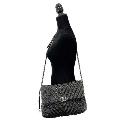 CHANEL - Excellent - Maxi Chevron Space Suit Flap Black Shoulder Bag