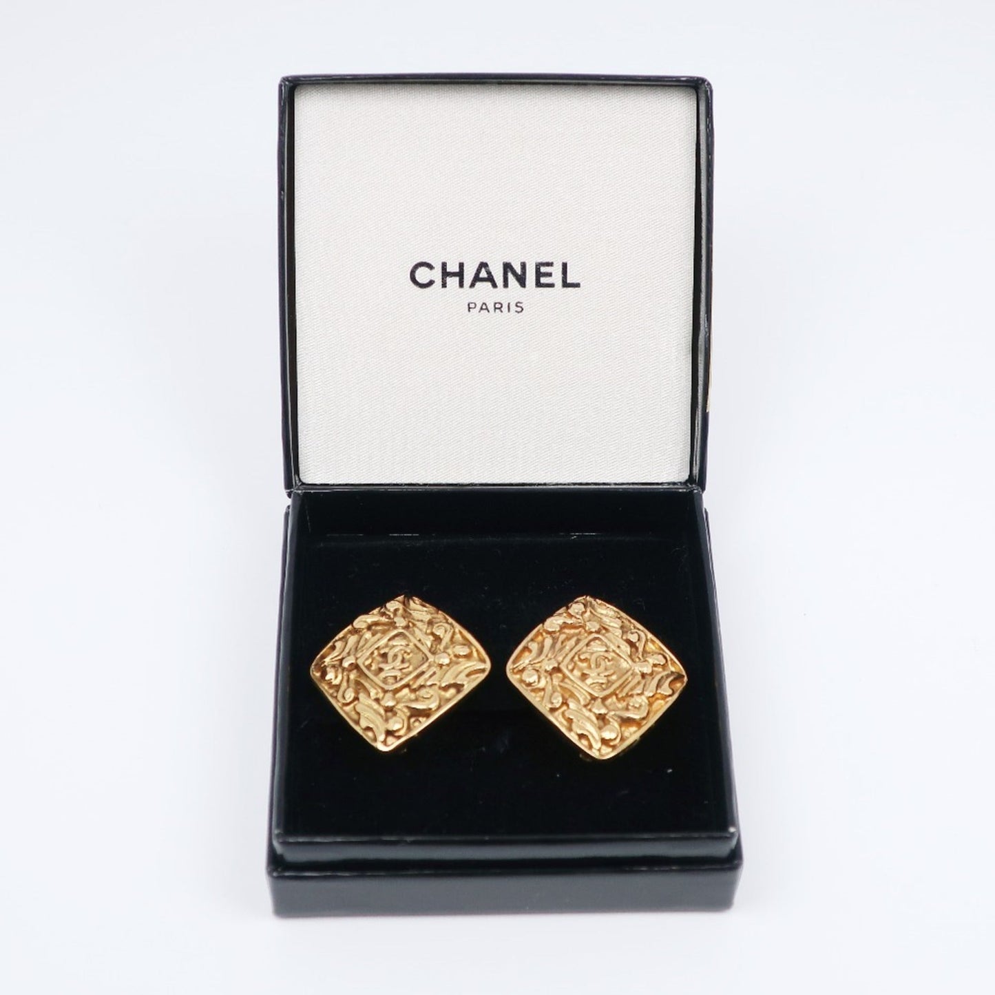 CHANEL here mark earrings vintage gold plated ladies