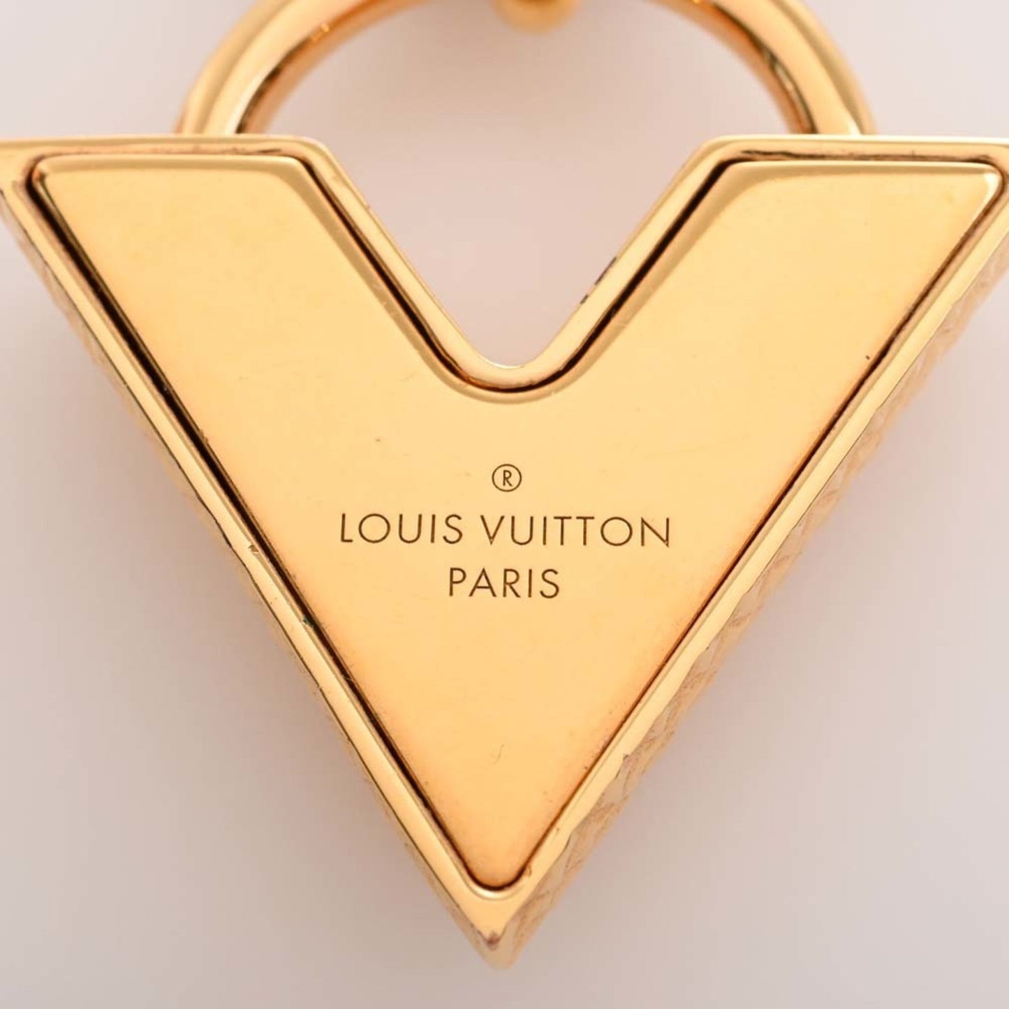 LOUIS VUITTON Essential V Choker Necklace M67440 Gold Women's