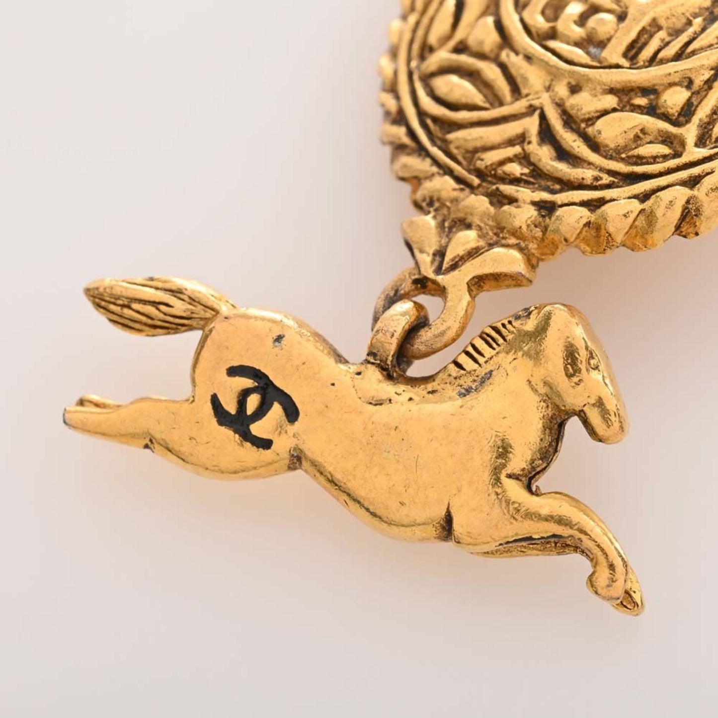 CHANEL horse here mark earrings gold ladies