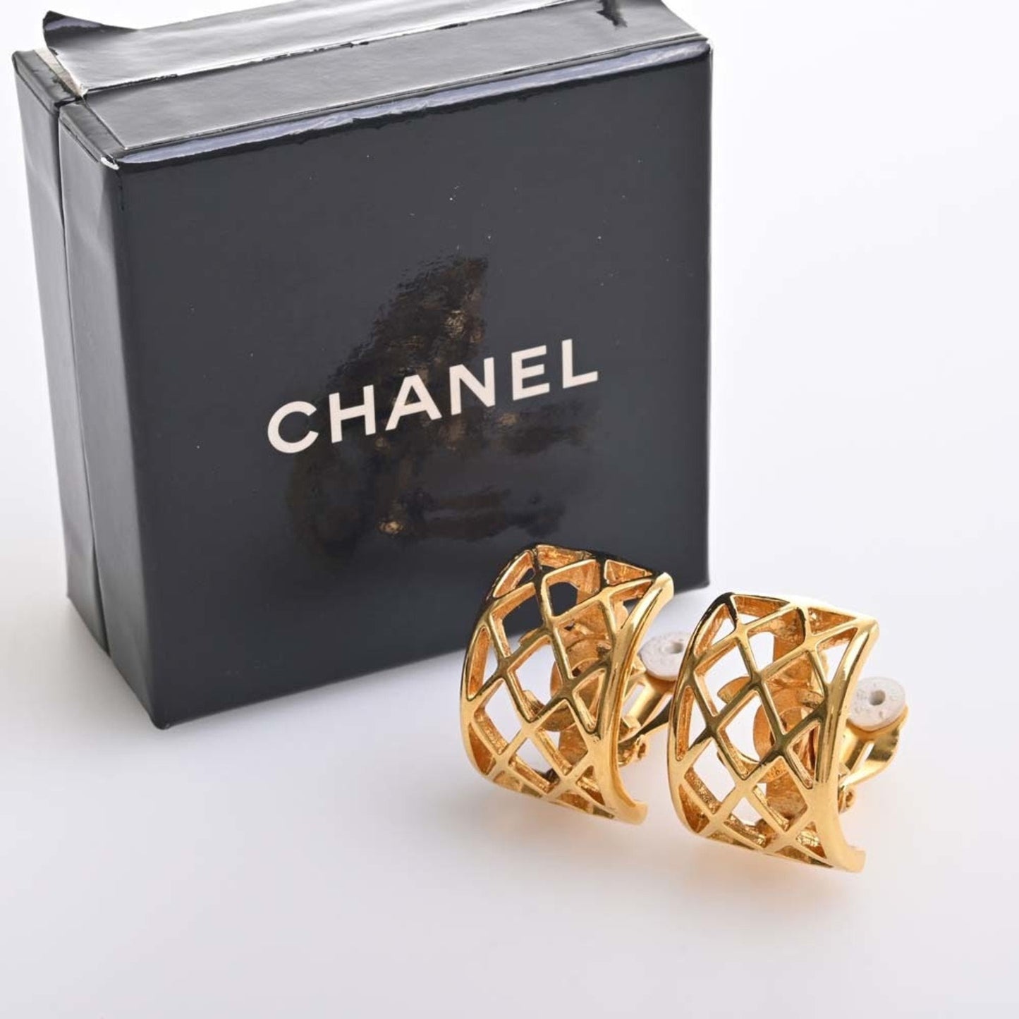 CHANEL Cocomark lattice earrings gold ladies