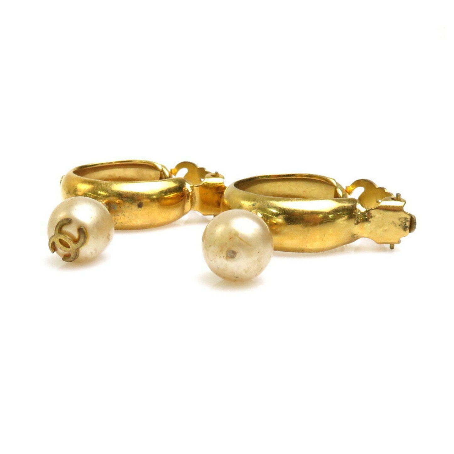 CHANEL earrings here mark metal / fake pearl gold off-white ladies