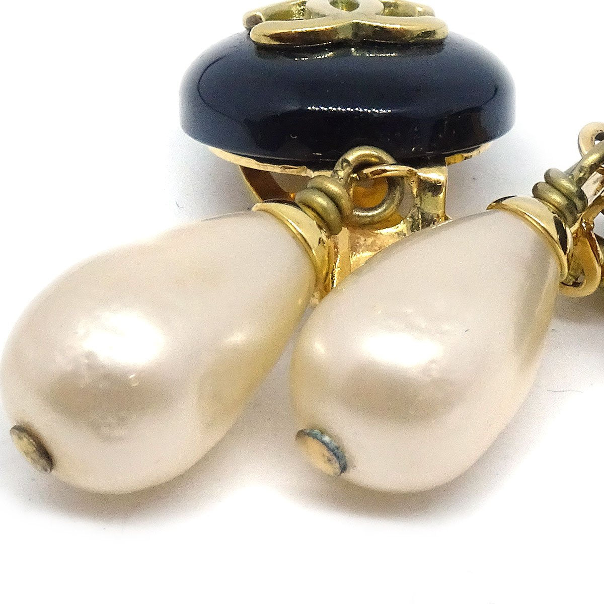 CHANEL Teardrop Pearl CC Dangle Earrings 81227