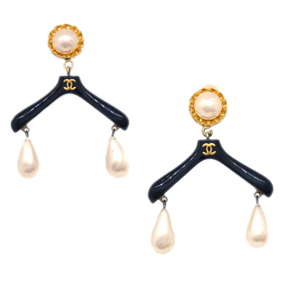 CHANEL 1988 CC Hanger Motif Teardrop Pearl Earrings 11377