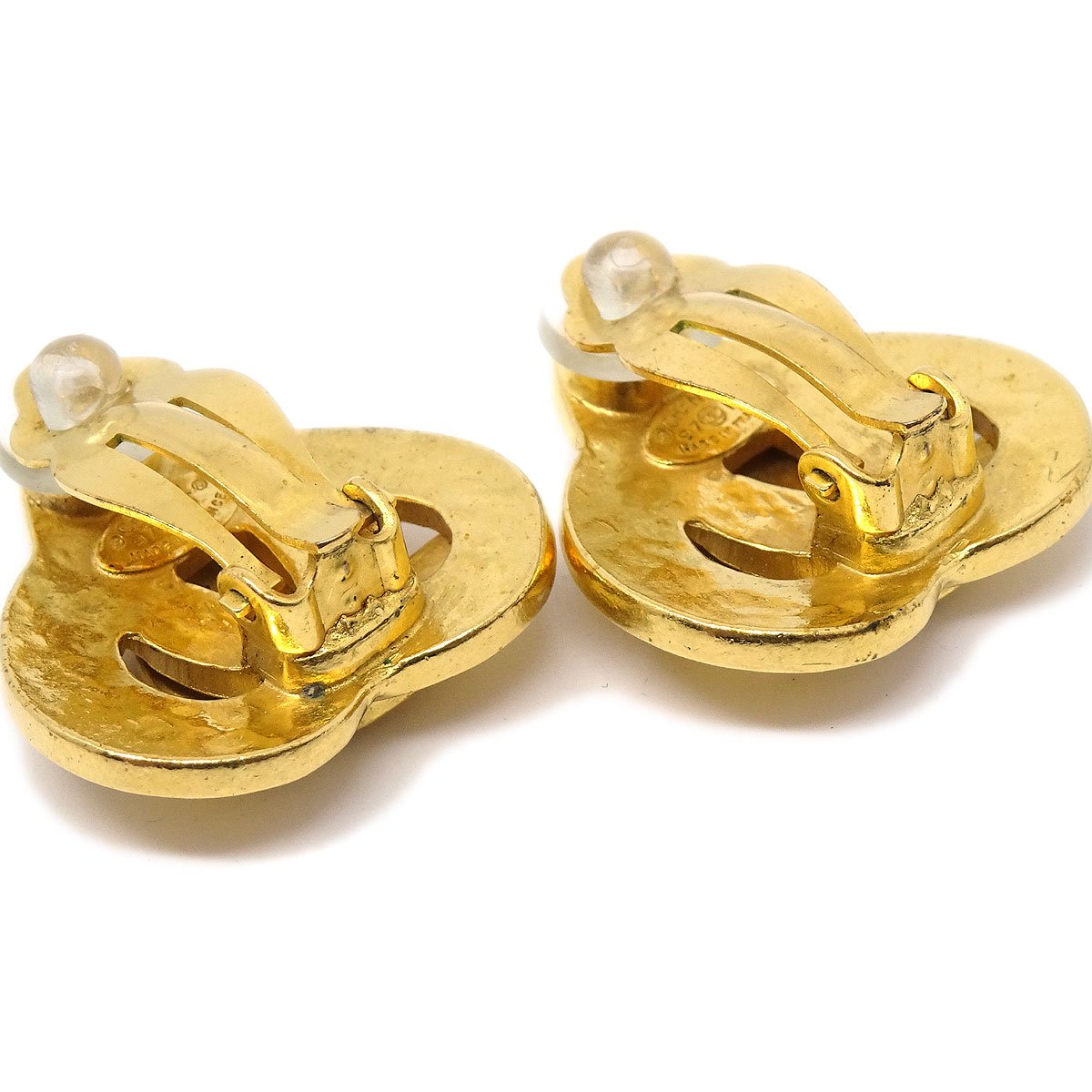 CHANEL 1997 Heart Earrings Gold Medium 01168