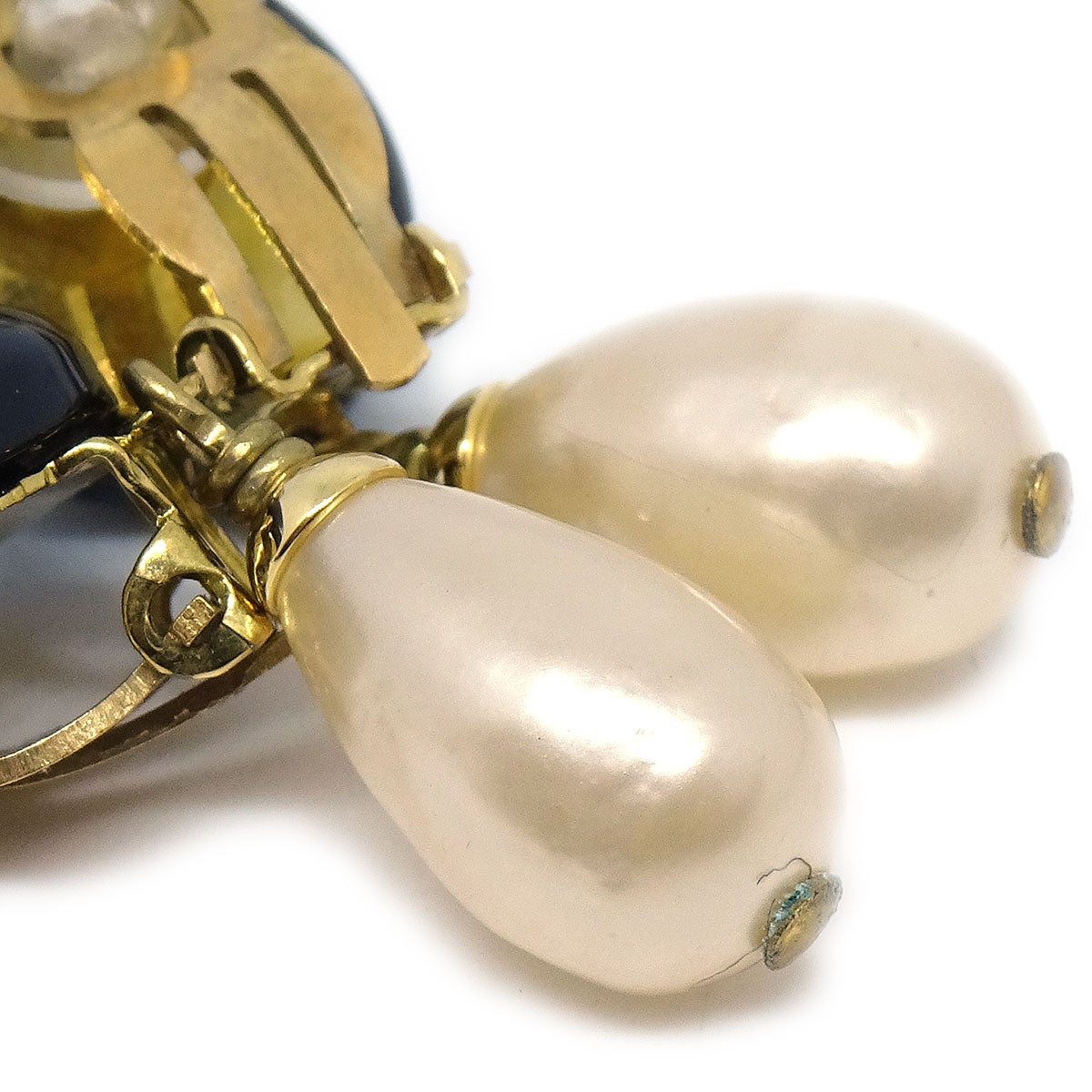 CHANEL 1994 Teardrop Pearl CC Dangle Earrings 01707