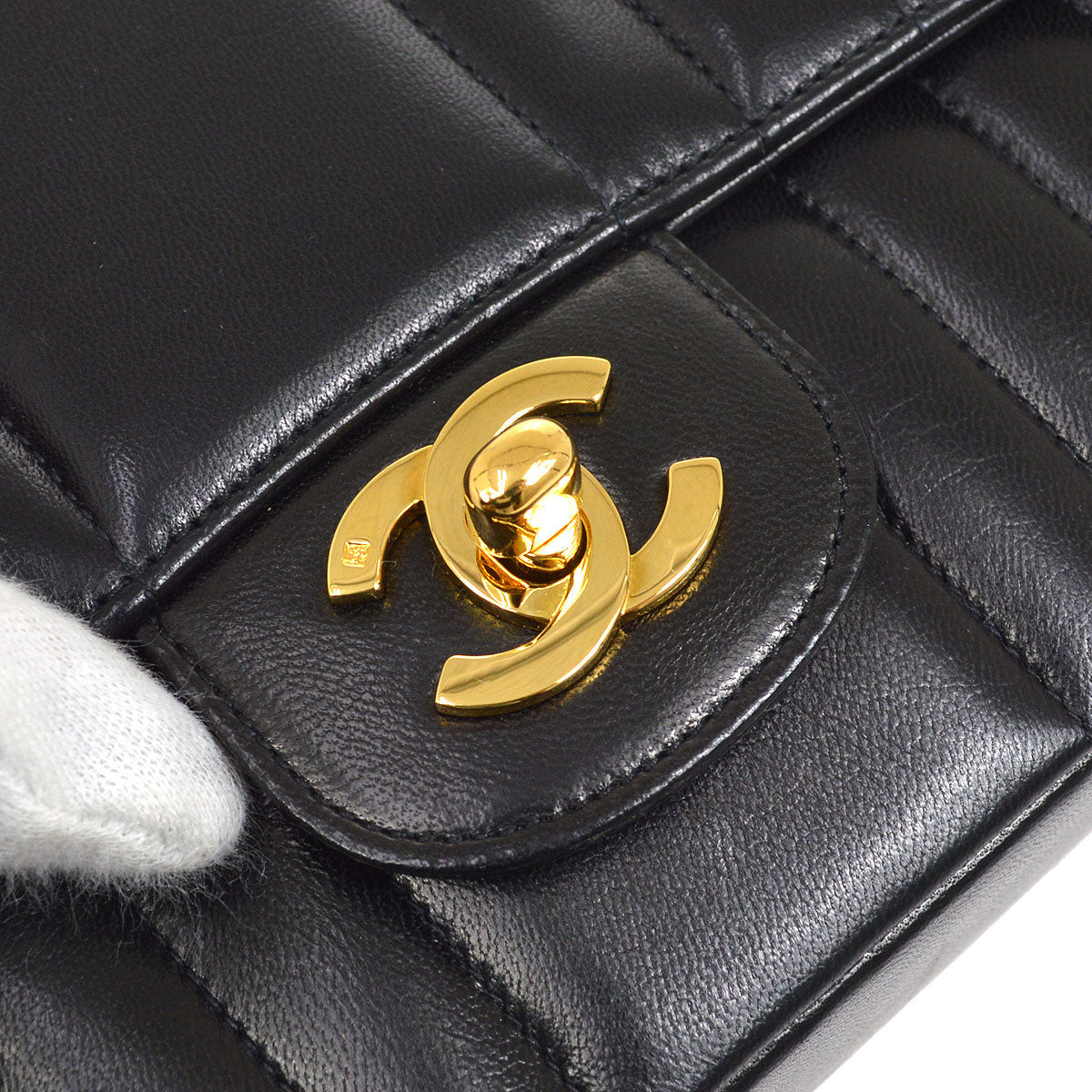 CHANEL 1991-1994 Vertical Classic Single Flap Medium 43592