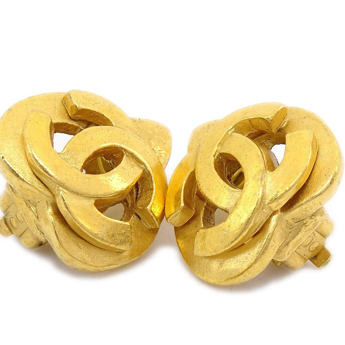 CHANEL 1997 Heart Earrings Gold Medium AK38412e