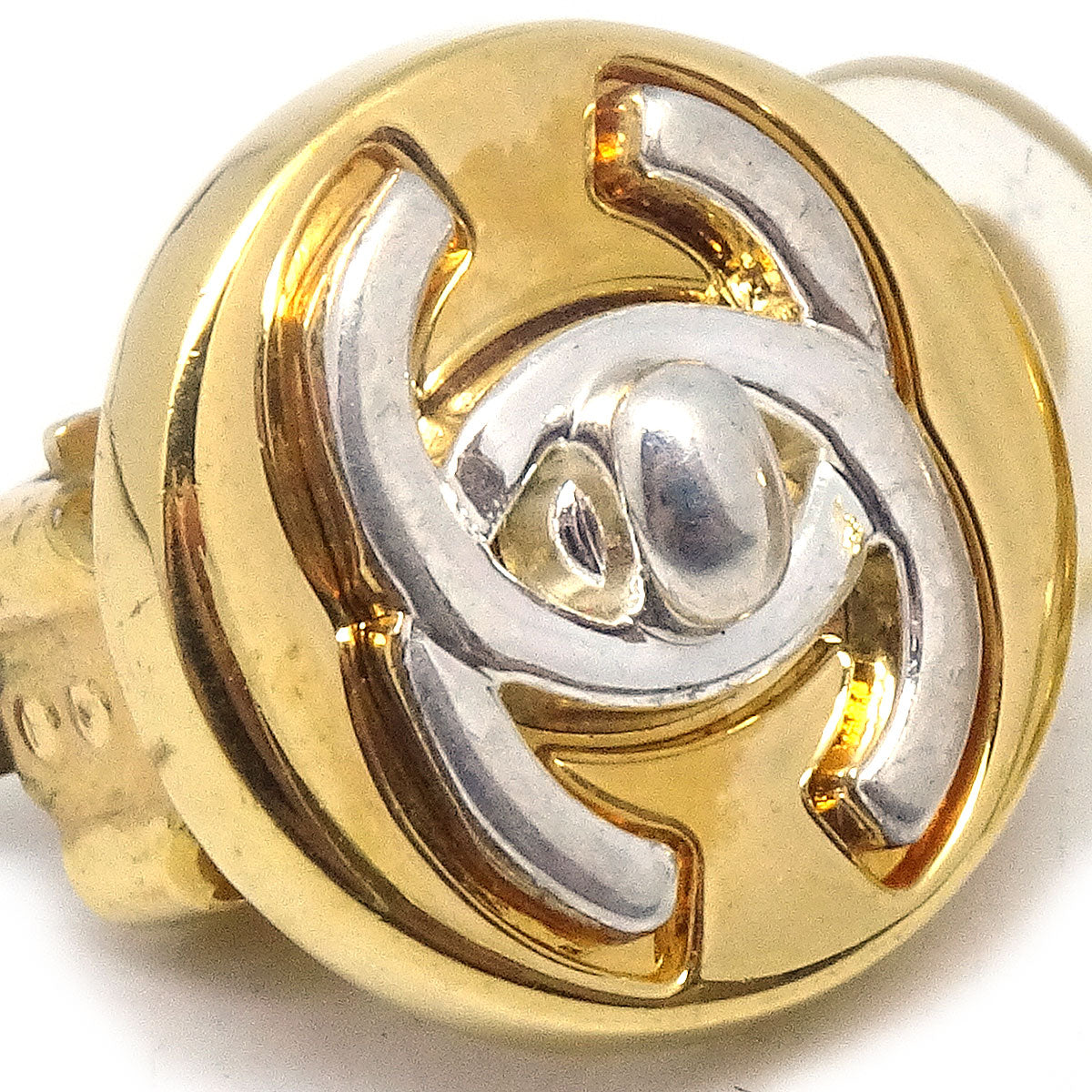 CHANEL 1997 Round CC Turnlock Earrings Clip-On Small 97A 27146