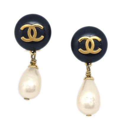 CHANEL 1996 Spring Teardrop Pearl CC Dangle Earrings 66509