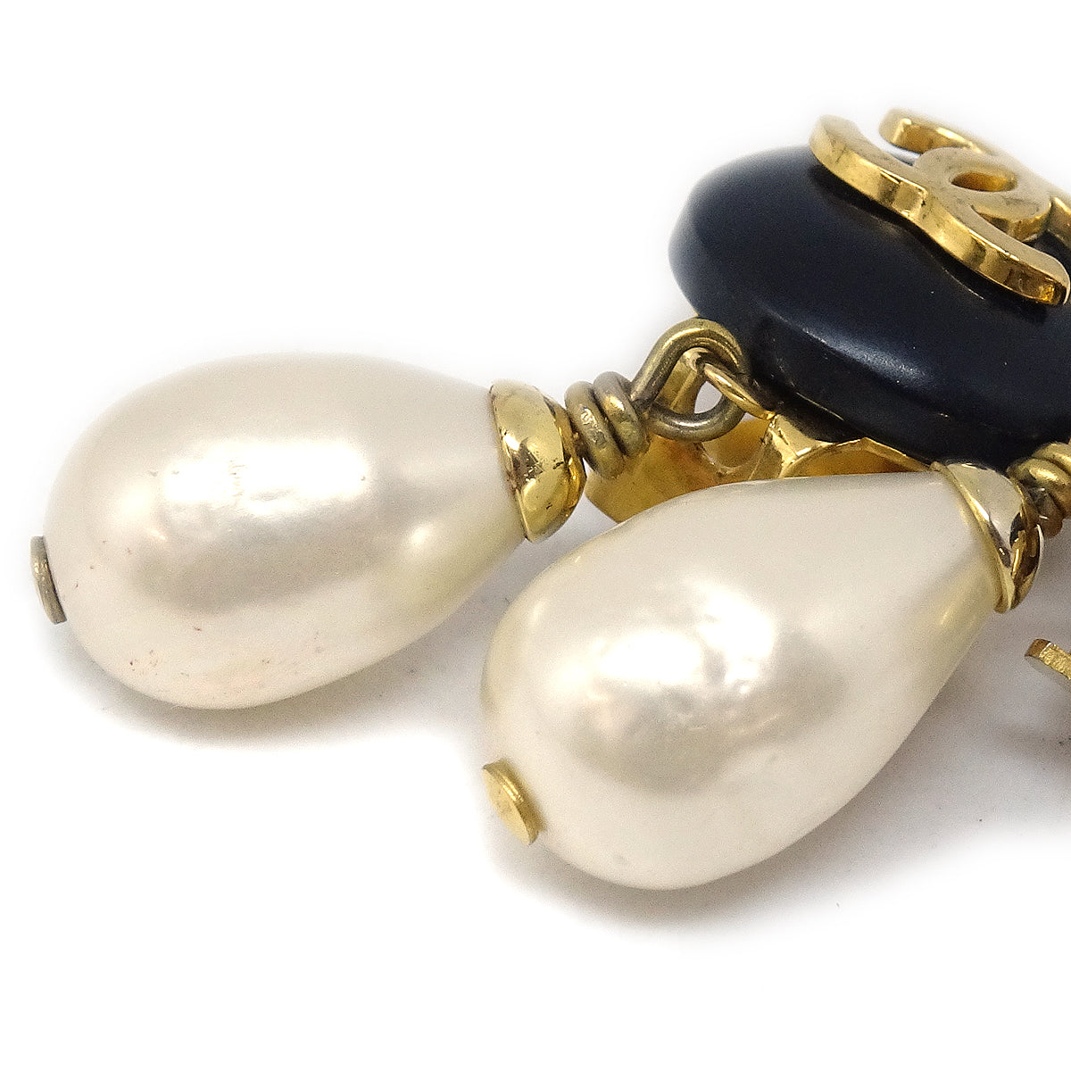 CHANEL 1996 Spring Teardrop Pearl CC Dangle Earrings 66509