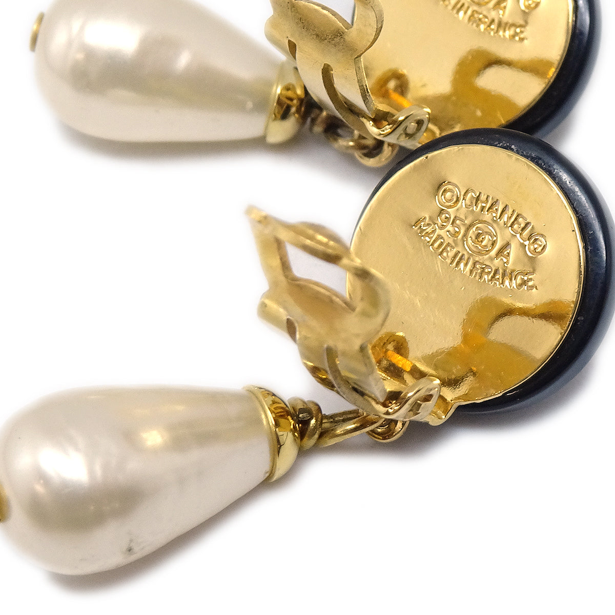 CHANEL 1995 Fall Teardrop Pearl CC Dangle Earrings 97503