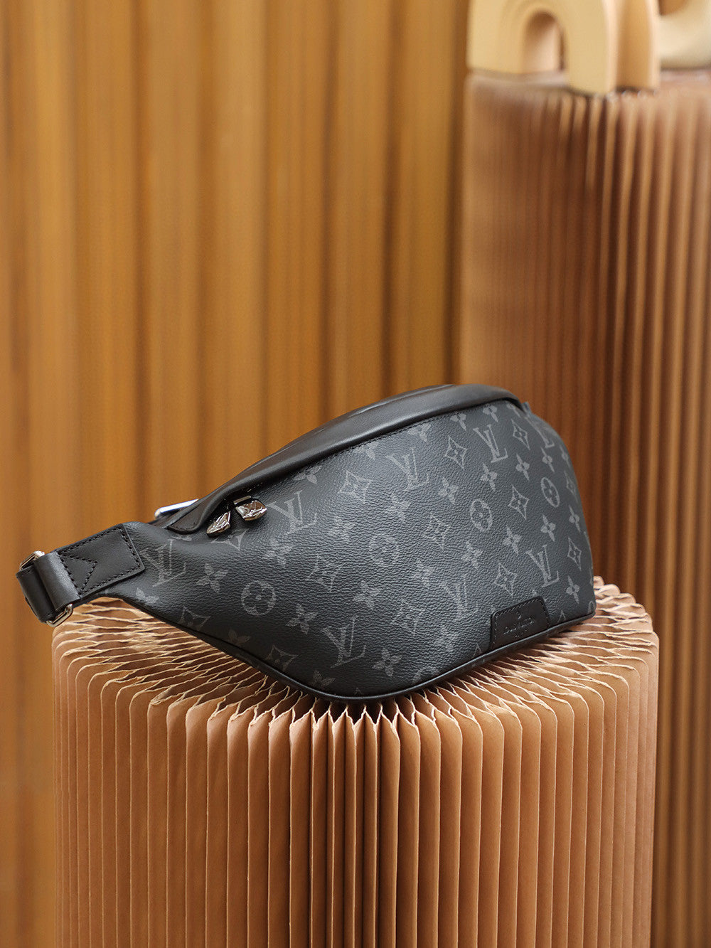 Louis Vuitton Discovery Bumbag PM Monogram Eclipse Canvas For Men, Bags, Belt Bags