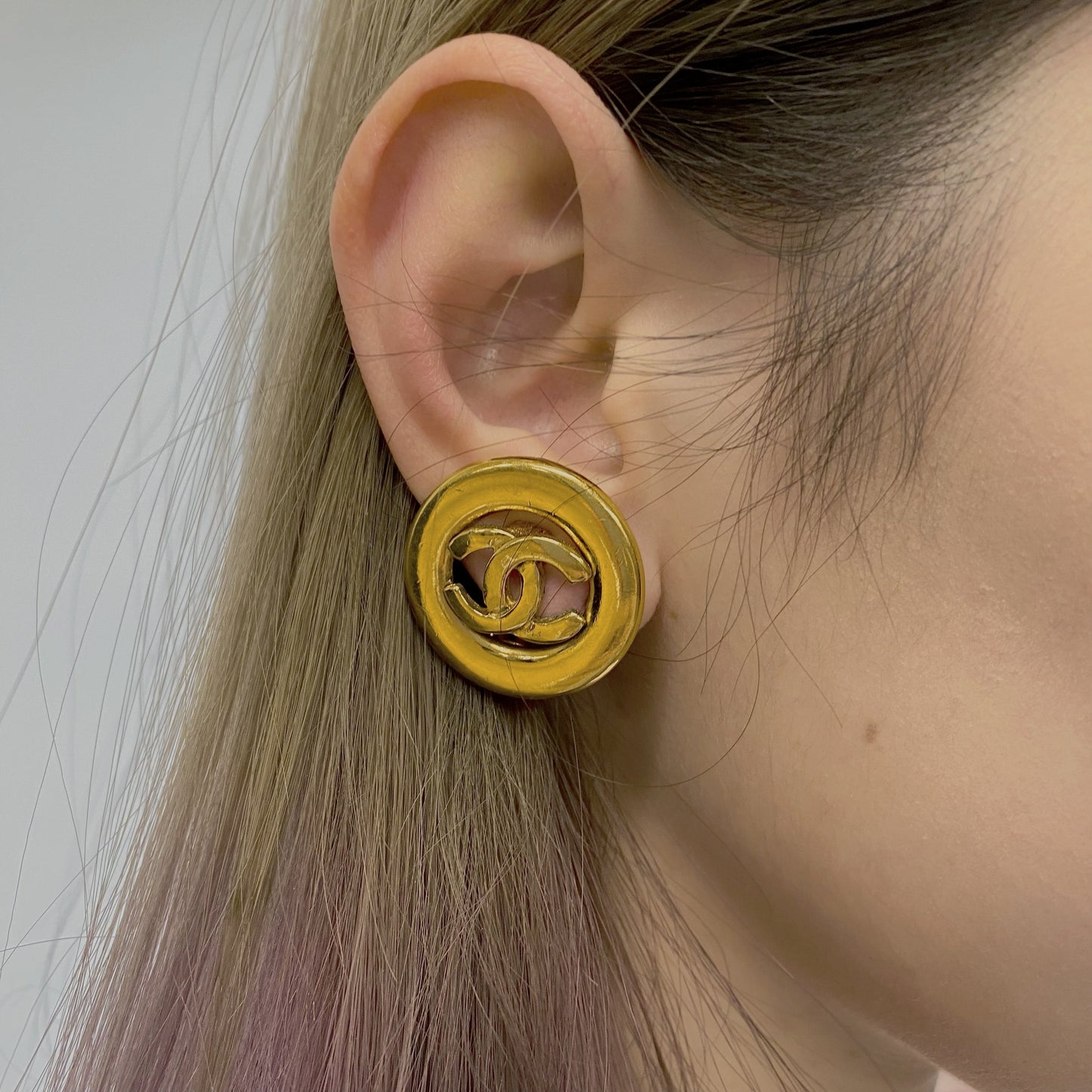 Chanel gold double C logo Earrings