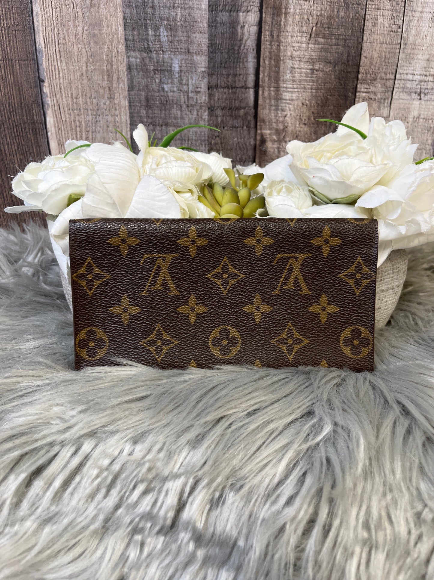 Wallet Luxury Designer By Louis Vuitton  Size: Medium