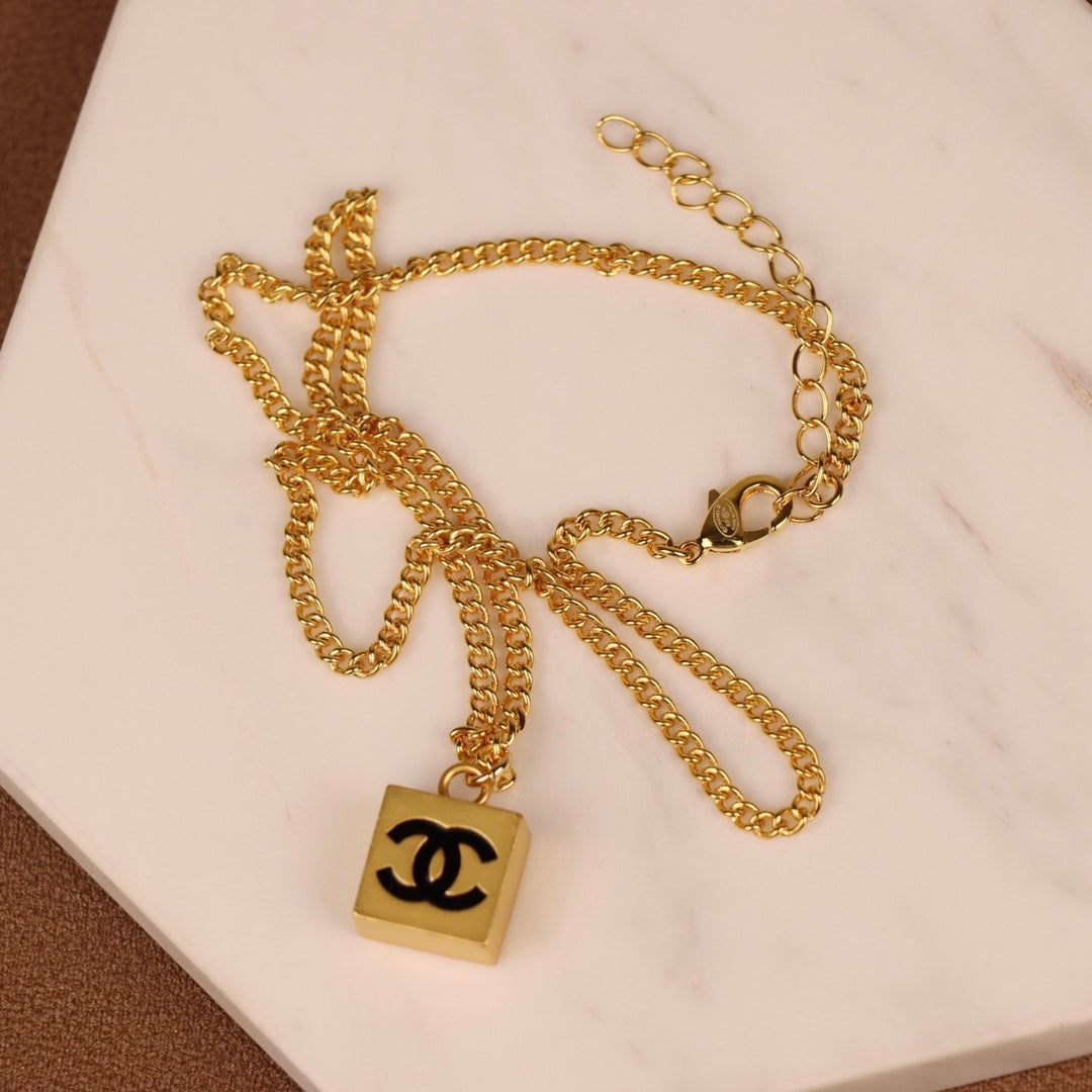 Chanel Necklace 038