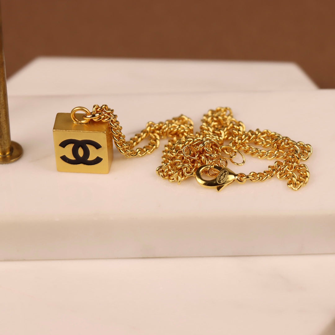 Chanel Necklace 038