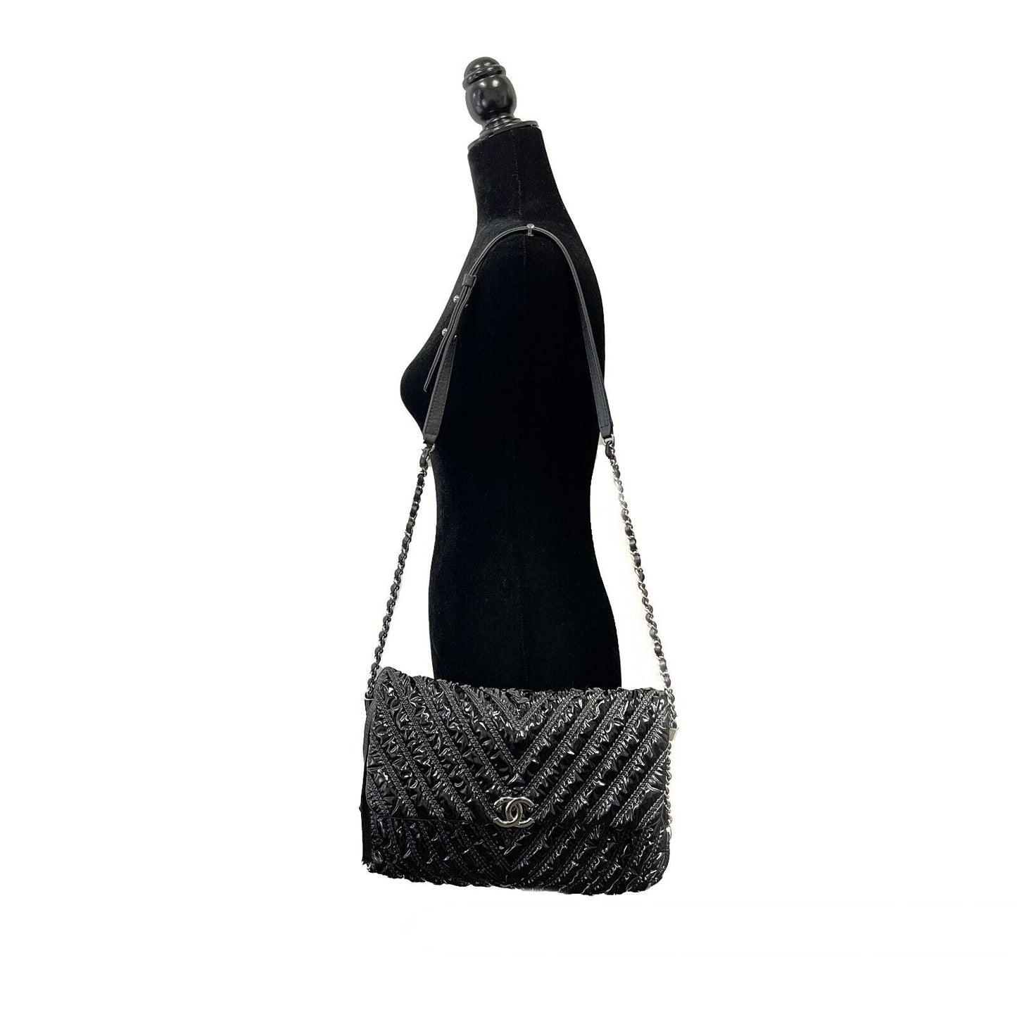 CHANEL - Excellent - Maxi Chevron Space Suit Flap Black Shoulder Bag