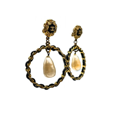 CHANEL - Collection 27 Chain 1980s CC Gold Tone Pearl Clip-On Hoop Earring