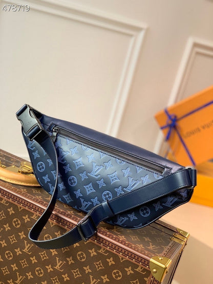 Louis Vuitton Discovery Bumbag PM Monogram Shadow Navy Blue For Men, Belt Bags