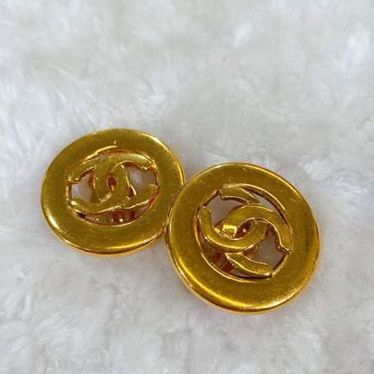 Chanel gold double C logo Earrings