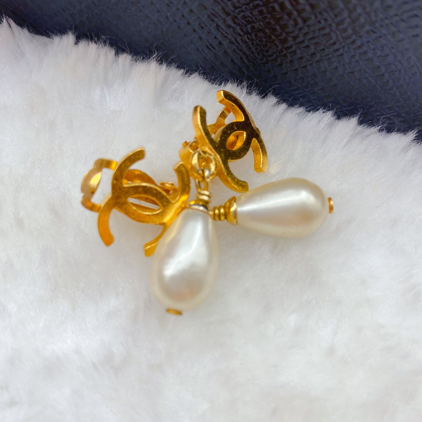 Chanel double C logo and pearl Earrings