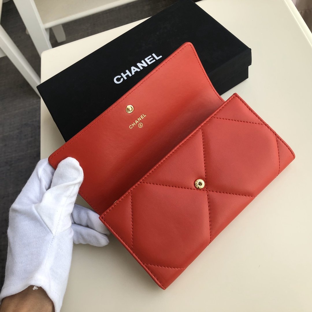 Quilted Chanel 19 Flap wallet Lambskin