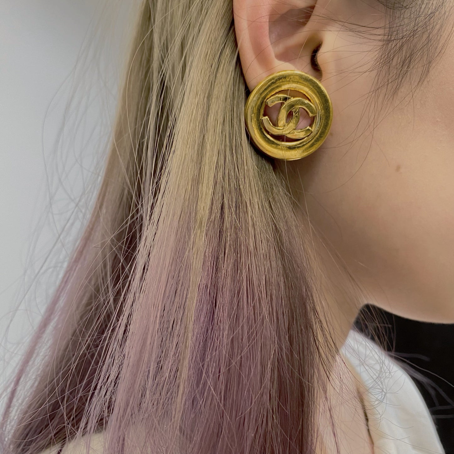 Chanel gold double C logo Earrings