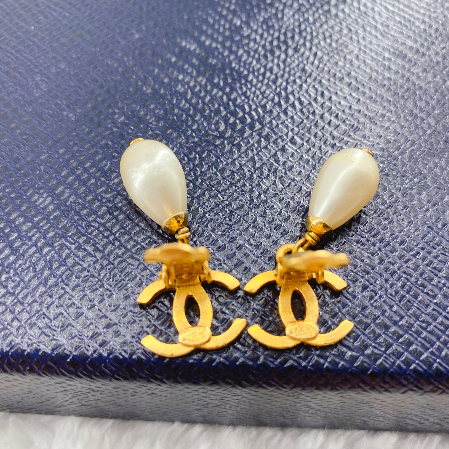 Chanel double C logo and pearl Earrings