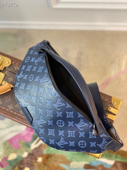 Louis Vuitton Discovery Bumbag PM Monogram Shadow Navy Blue For Men, Belt Bags