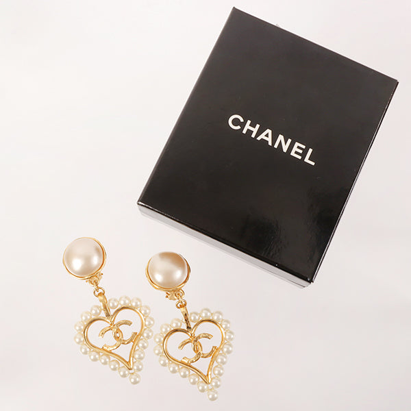 CHANEL 1993 Made Pearl Heart Cc Mark Cutout Swing Earrings