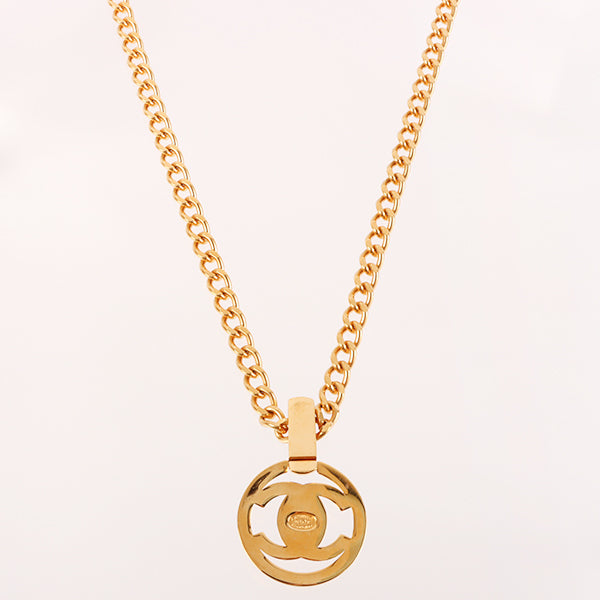 CHANEL 1997 Made Round Cutout Turn-Lock Necklace