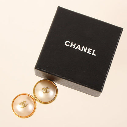 CHANEL 1995 Made Round Pearl Mini Cc Mark Earrings