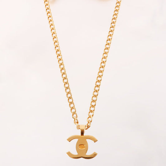 CHANEL 1996 Made Turn-Lock Plate Long Chain Necklace