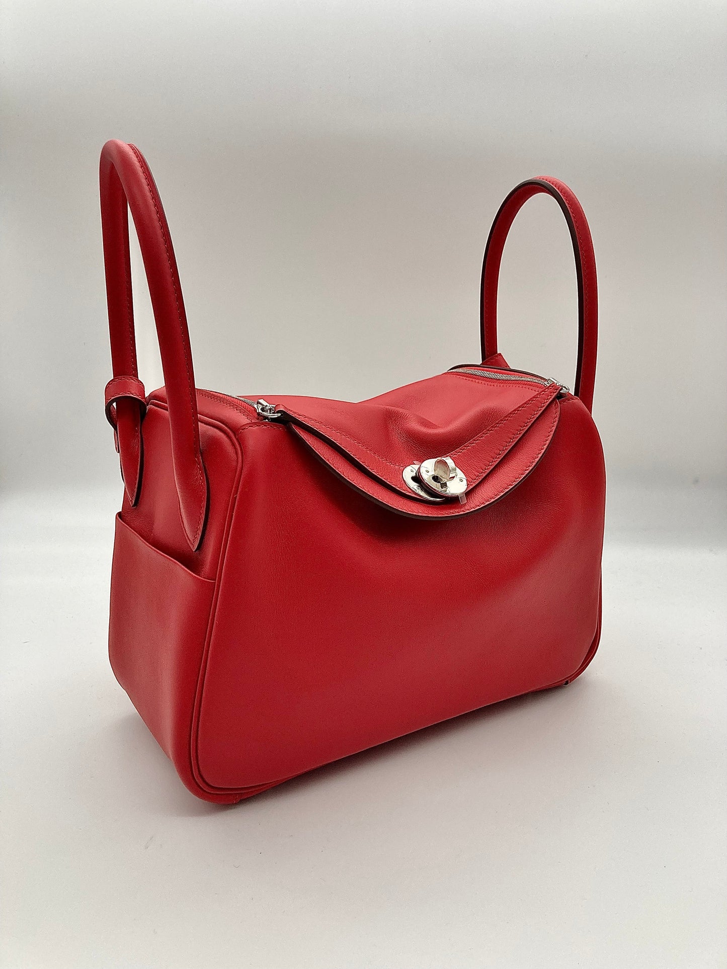 Hermes Lindy 26 Verso Swift Calfskin Rouge de Coeur/Rouge Piment PHW