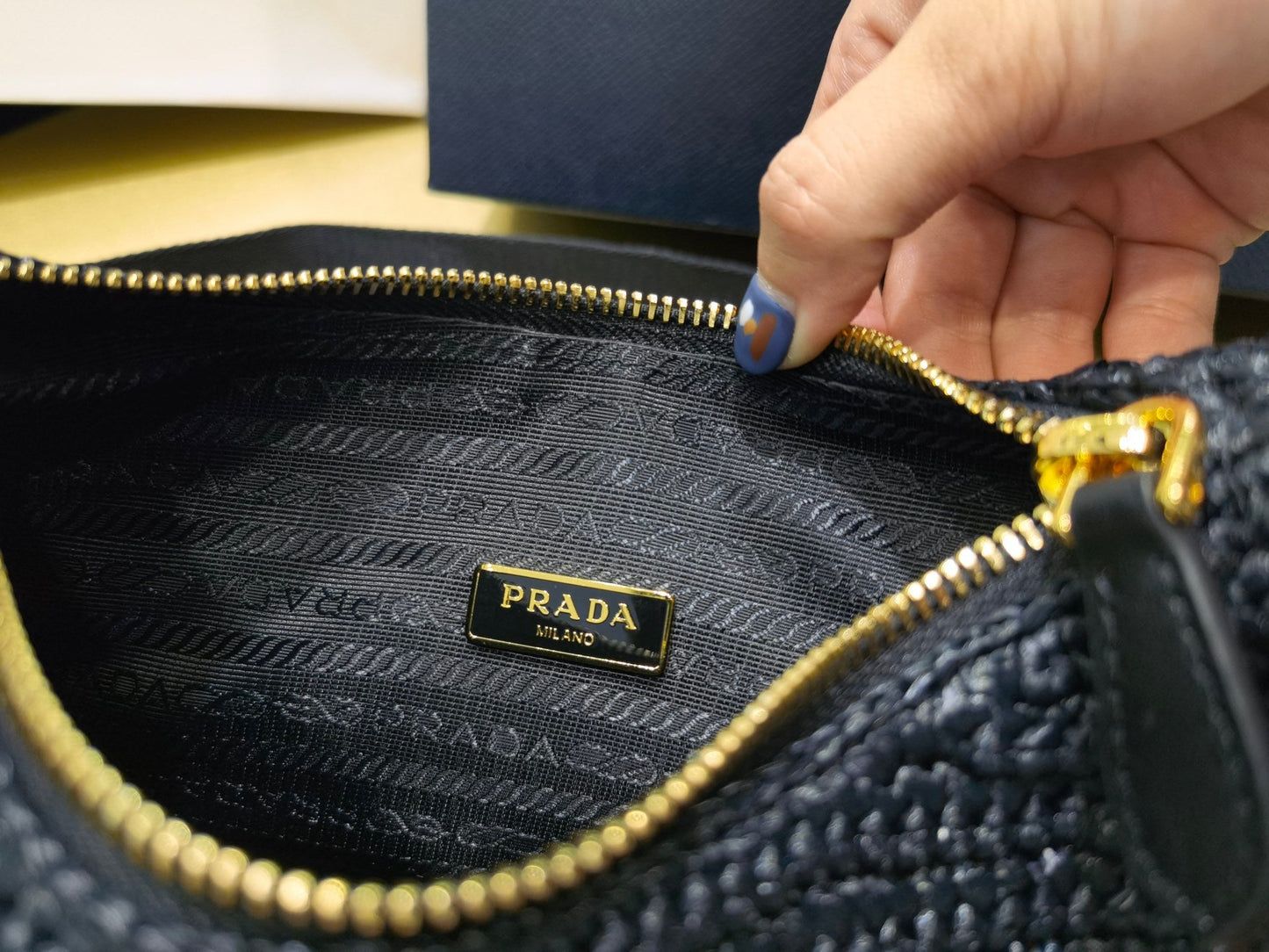 BOLSA PRADA RE-EDITION 2005  RÁFIA