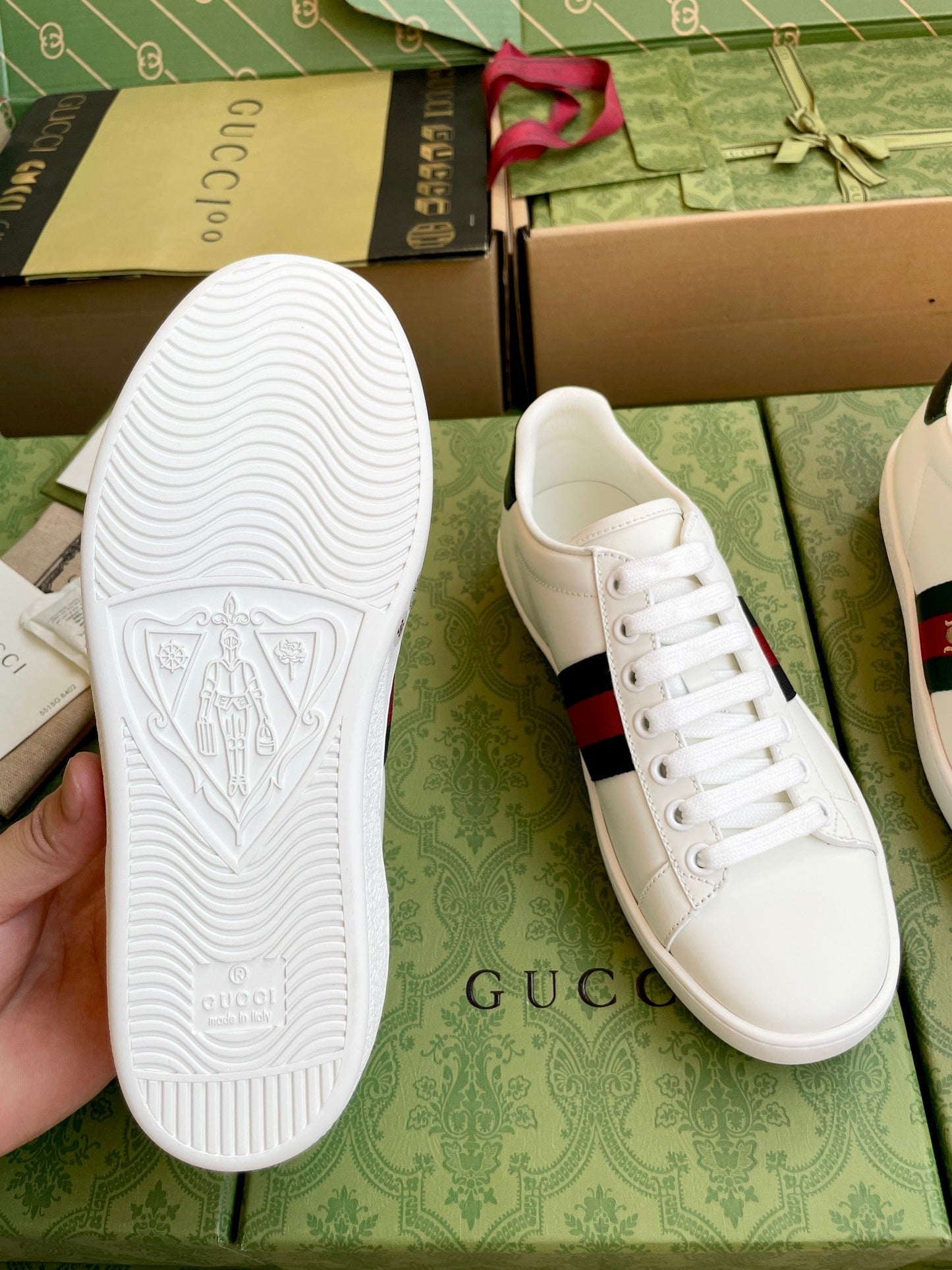 SAPATO GUCCI BRANCO COM FAIXA