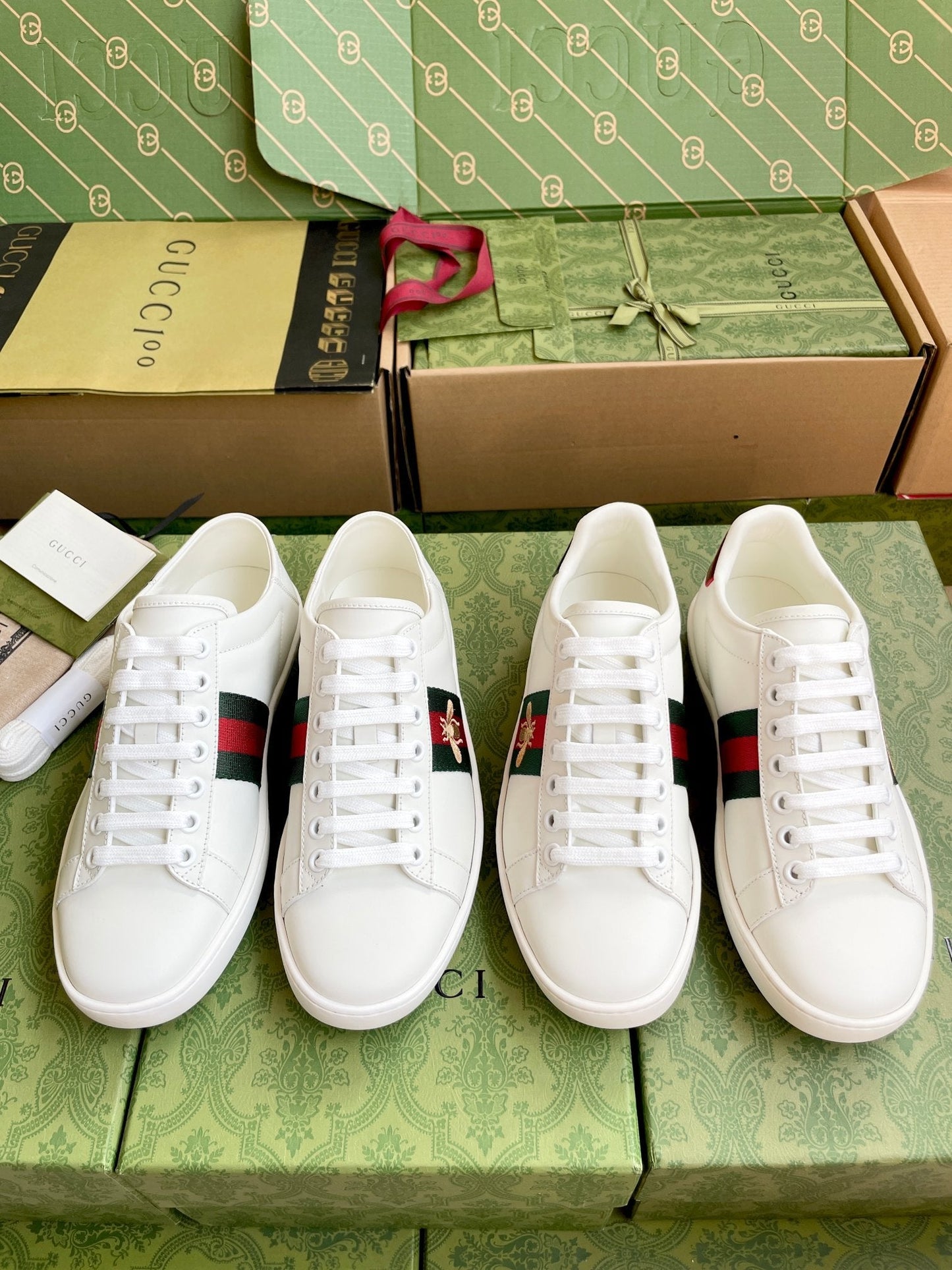 SAPATO GUCCI BRANCO COM FAIXA