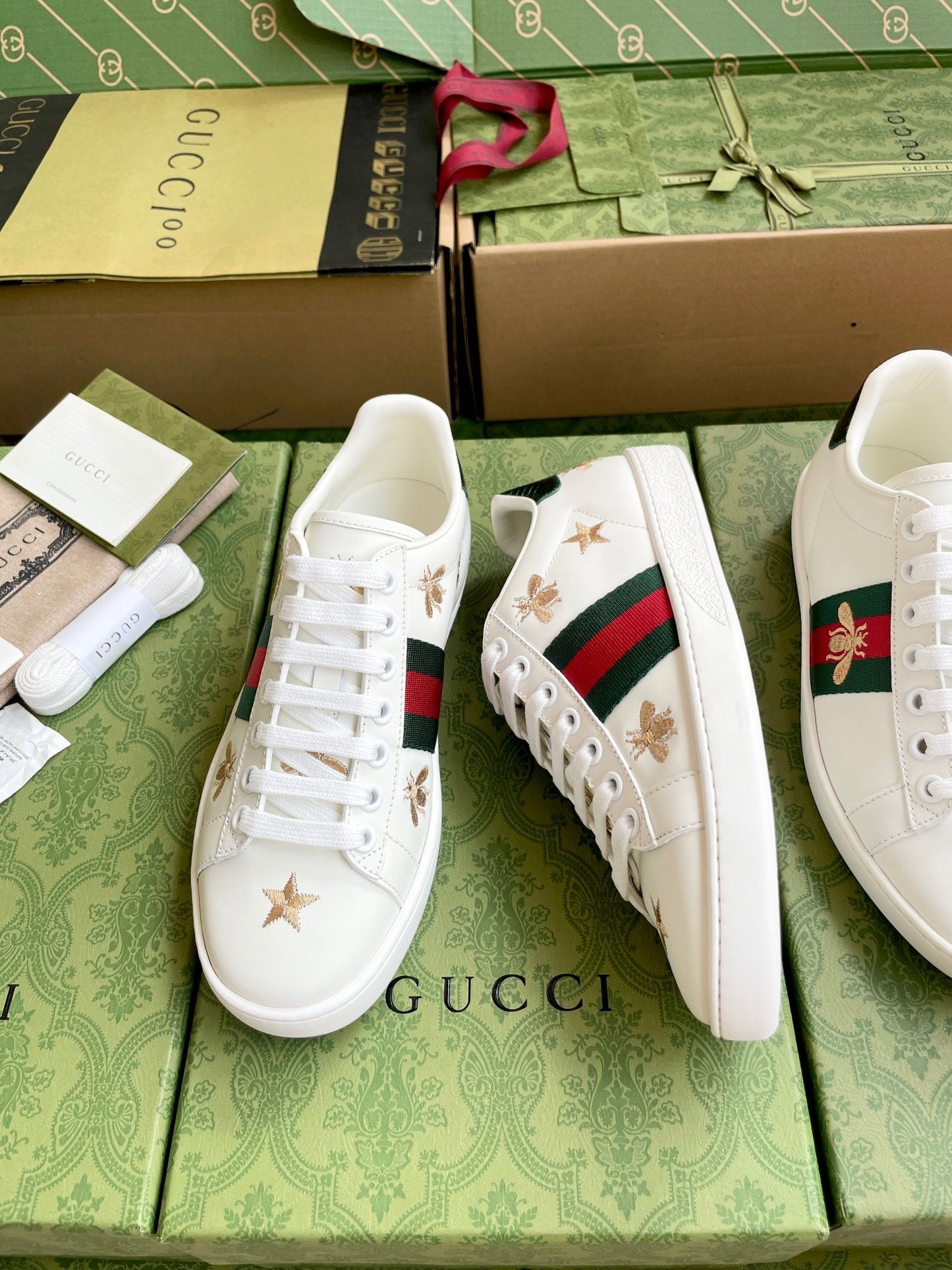 SAPATO GUCCI BRANCO COM FAIXA