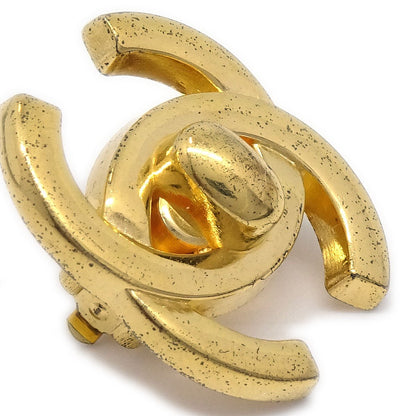 CHANEL★ Turnlock Earrings Gold 95A ao29589