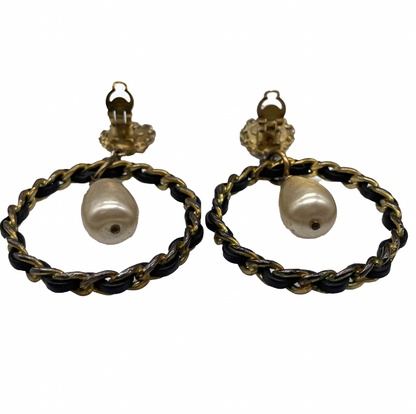 CHANEL - Collection 27 Chain 1980s CC Gold Tone Pearl Clip-On Hoop Earring