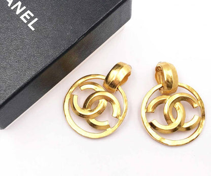 CHANEL Vintage Gold Plated Round CC Large Clip on Earrings as seen on Doutzen Kroes