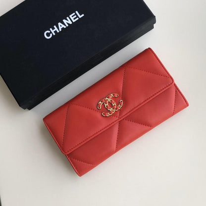 Quilted Chanel 19 Flap wallet Lambskin