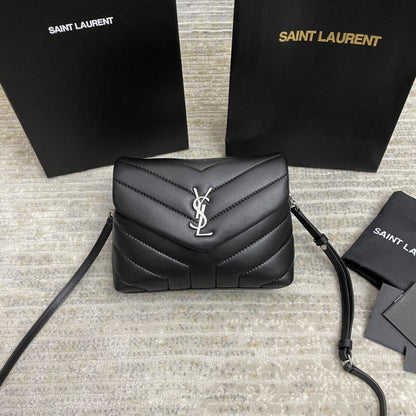 Yves Saint Laurent Shoulder bag 467072H