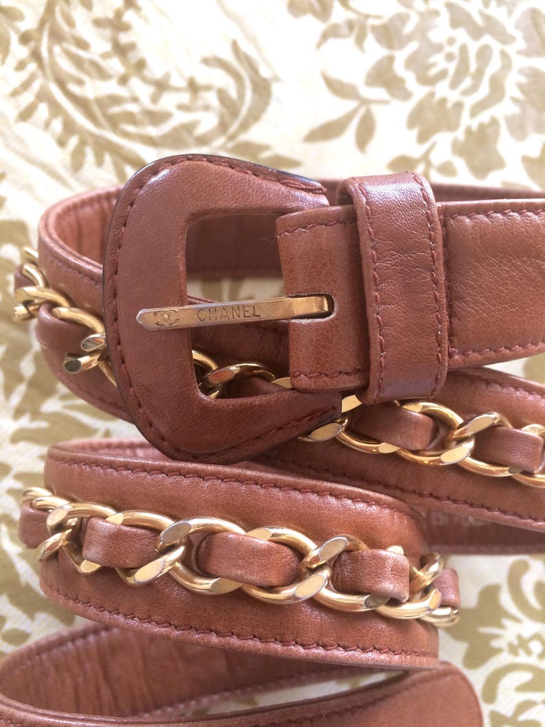 CHANEL Vintage brown leather belt with gold tone chains