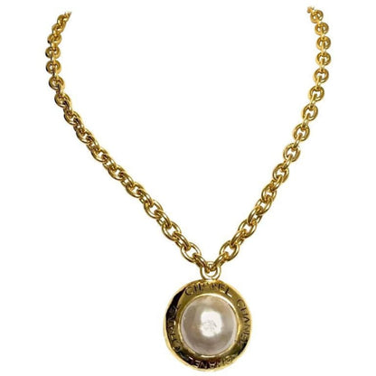 CHANEL Vintage golden chain necklace with round faux pearl and logo embossed charm