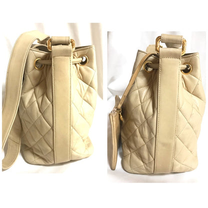 CHANEL Vintage beige quilted lamb leather hobo bucket shoulder bag with drawstrings and golden CC mark ball