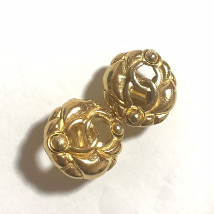 CHANEL Vintage gold tone round earrings with CC mark